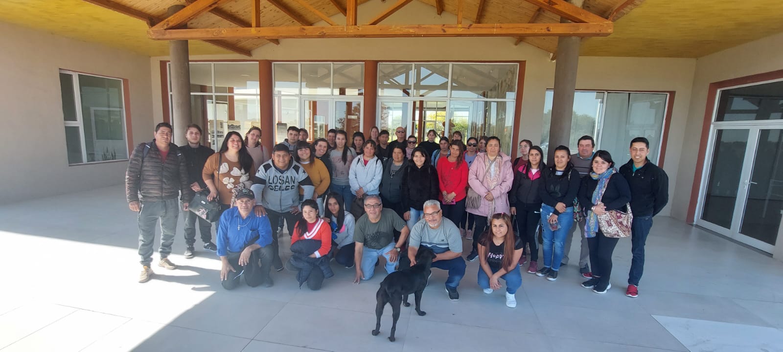 VILLA GUILLERMINA; Importante participación de vecinos al Taller de Atención al Turista dictado en el día de hoy por la Técnica Superior en Turismo Romina Lugo.