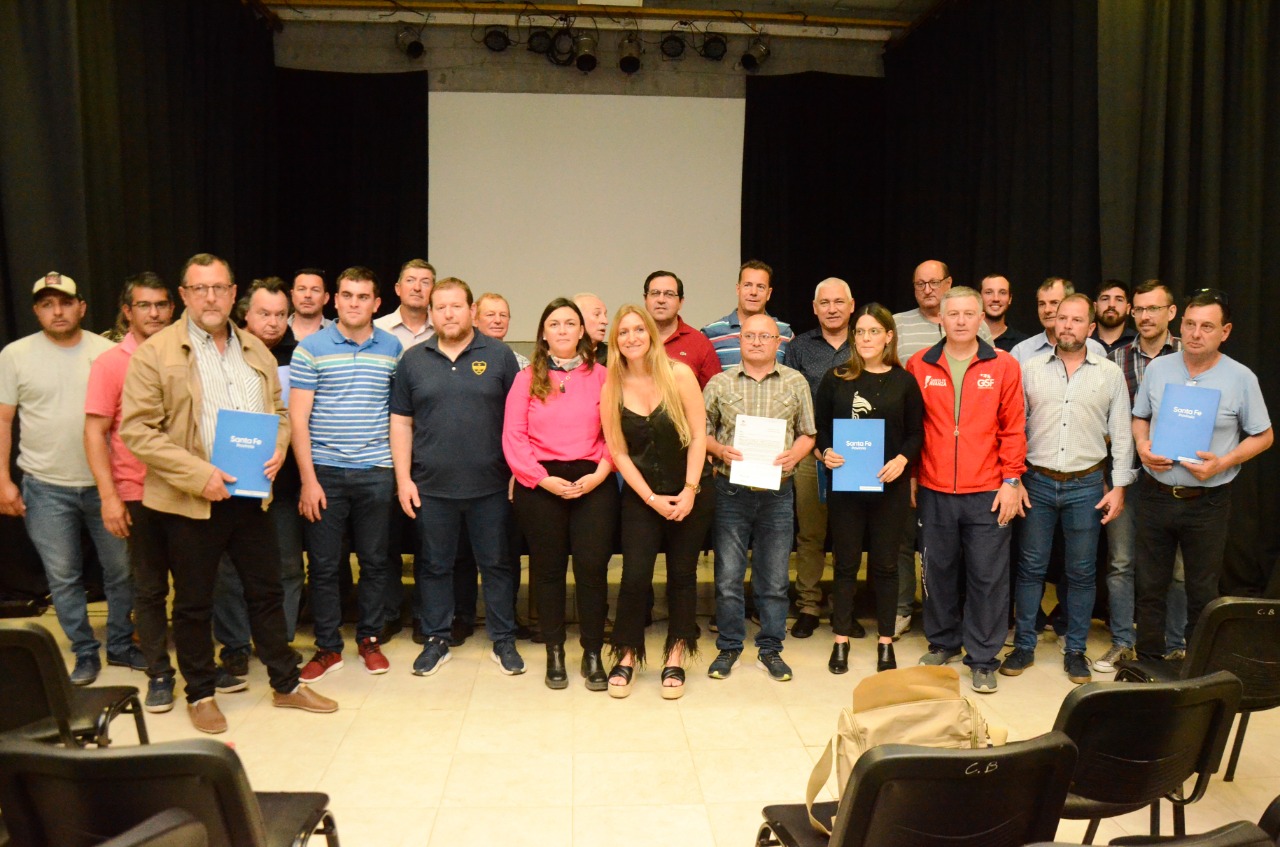 LA PROVINCIA ENTREGÓ APORTES A CLUBES DE LOS DEPARTAMENTOS VERA Y GENERAL OBLIGADO