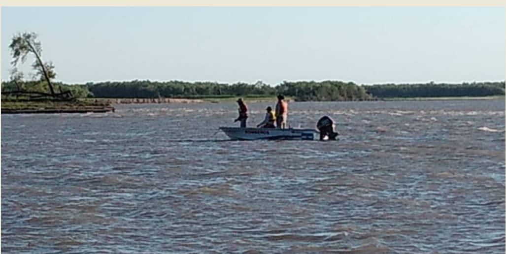 Juan Manuel el héroe que rescató a nueve personas en un vuelco de lancha en Coronda.