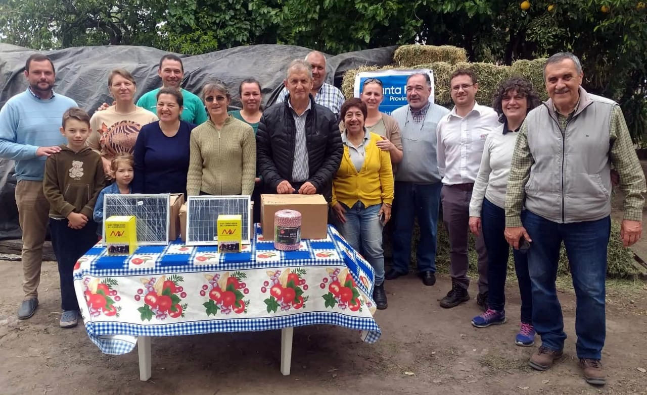 ENTREGA DE APORTES NO REINTEGRABLES EN ESPECIES A SEIS FAMILIAS TAMBERAS