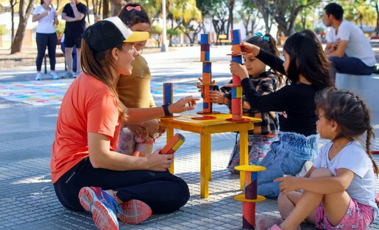 VILLA OCAMPO: EL PROGRAMA “RECREACIÓN Y TIEMPO LIBRE” SE PRESENTÓ EN LA REMODELADA “PLAZA BLEGRANO”