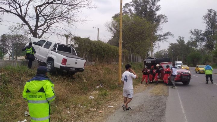 Convulsionó mientras manejaba y se estrelló contra el Servicio Penitenciario