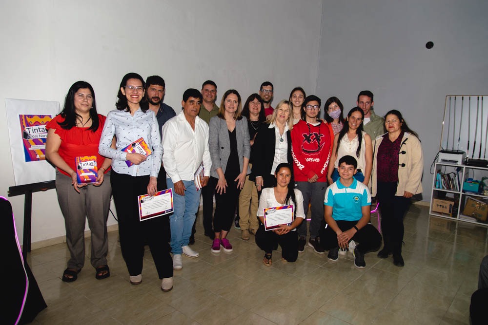 Se presentó en Villa Ocampo y Las Toscas el libro “Tintas del Norte”