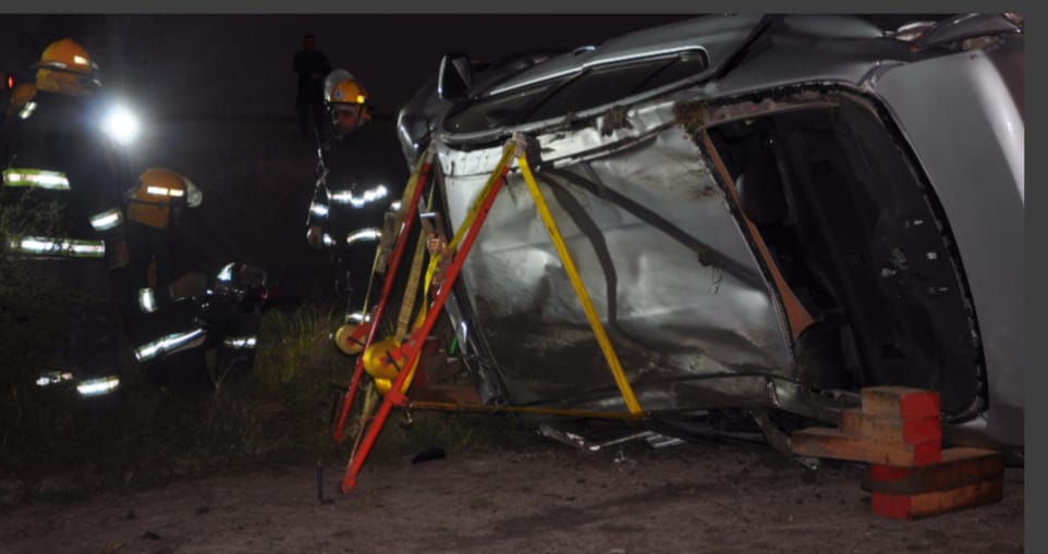 Volco un auto en la ruta nacional 11 al ingreso norte a  Las Toscas , murió un hombre de 32 años oriundo de Las Garzas