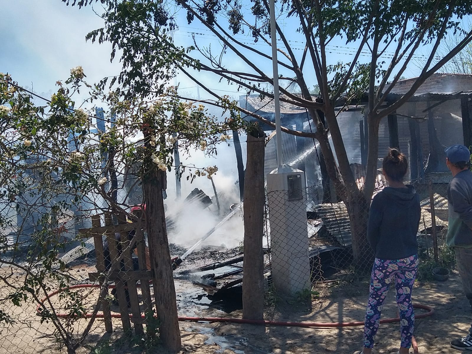 RECONQUISTA: INCENDIO DE UNA VIVIENDA 