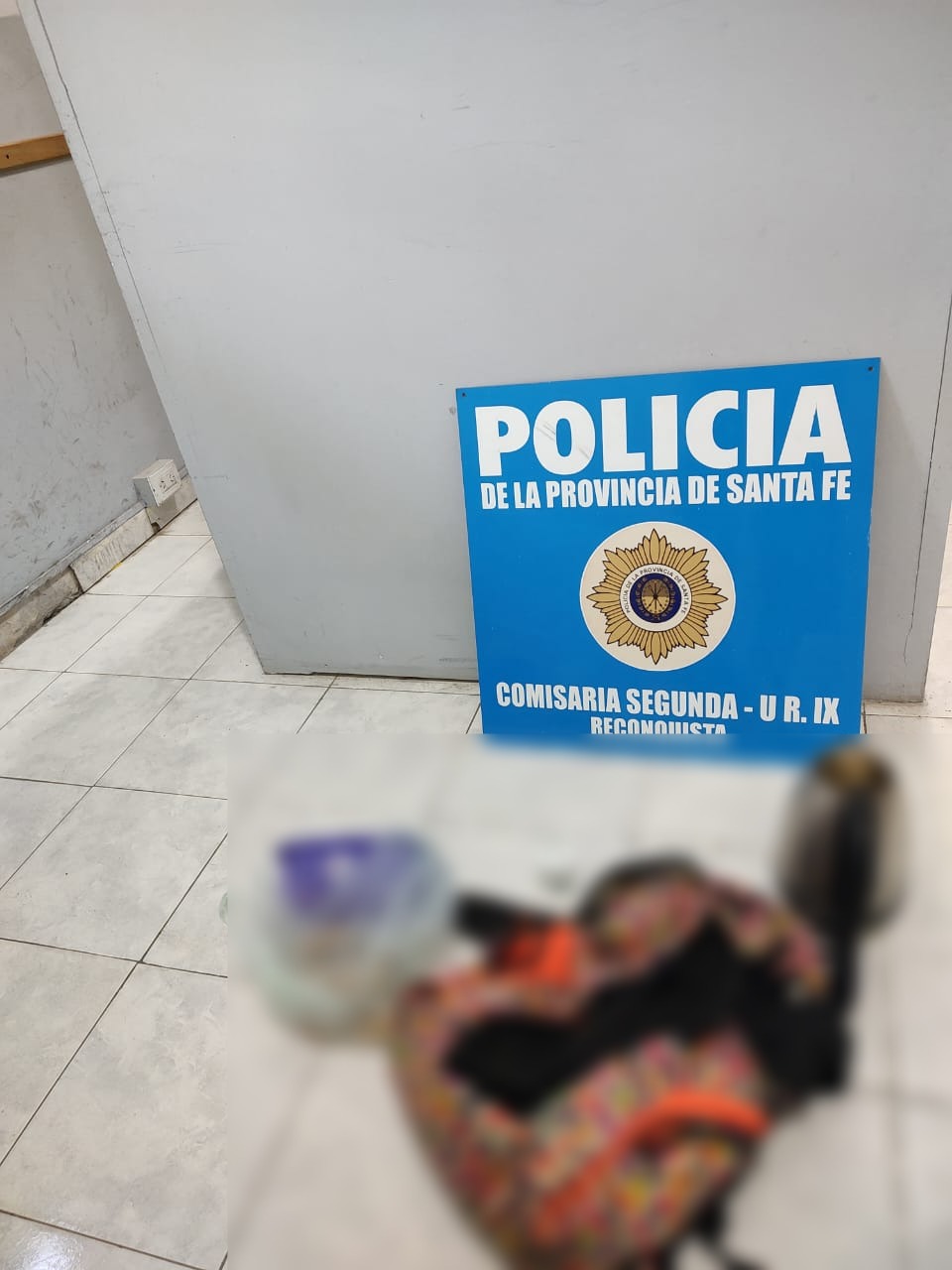 Reconquista: Ladrón Resiste a la Policía con un Cuchillo .