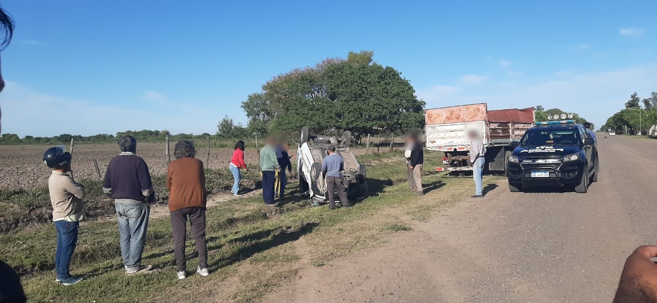 MOUSSY: UN VECINO DE ESTA LOCALIDAD VOLCÓ CON SU AUTO