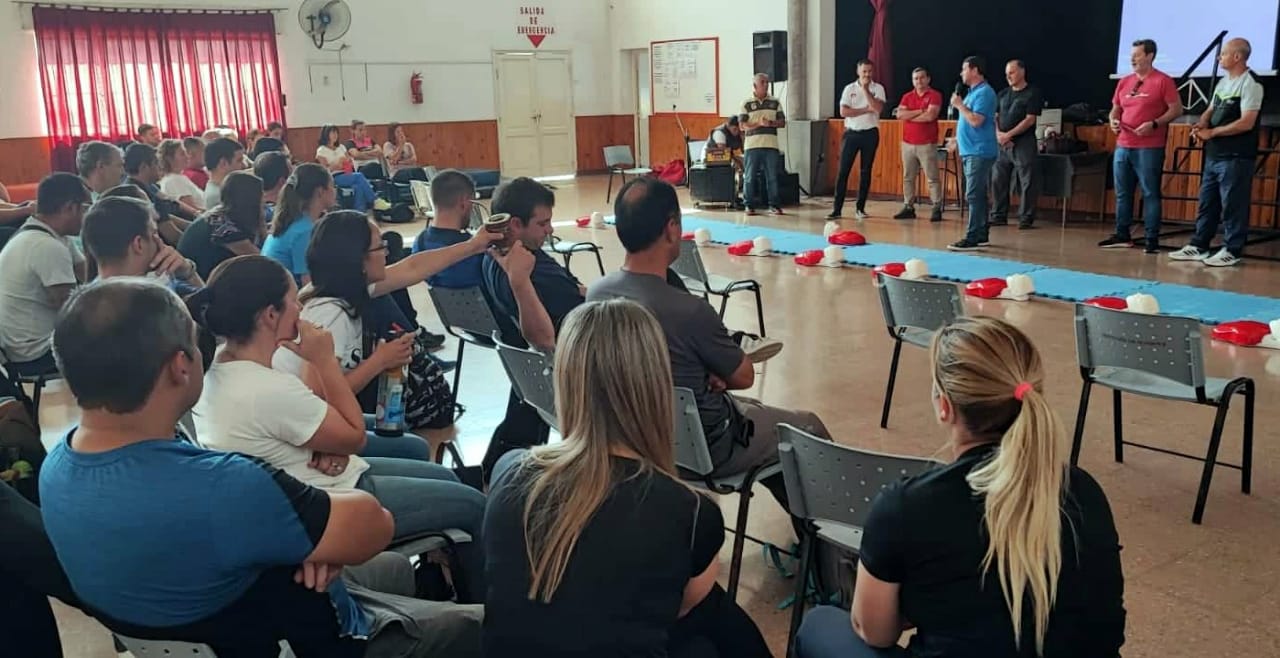 CURSO DE RCP PARA DOCENTES DE EDUCACIÓN FÍSICA