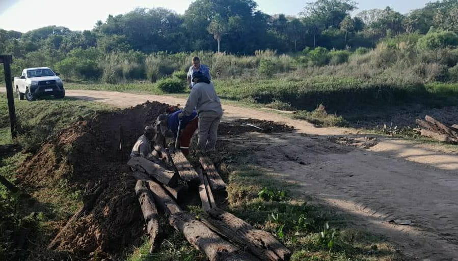 VILLA OCAMPO: SE INSTALÓ UNA NUEVA ALCANTARILLA EN “EL KENCHO” (CAMINO A PUERTO OCAMPO)