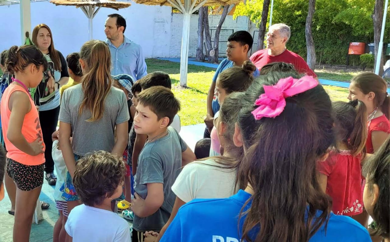 INICIARON LAS ACTIVIDADES DE NATACIÓN PARA LOS NIÑOS DEL CAF “JUAN PABLO II”