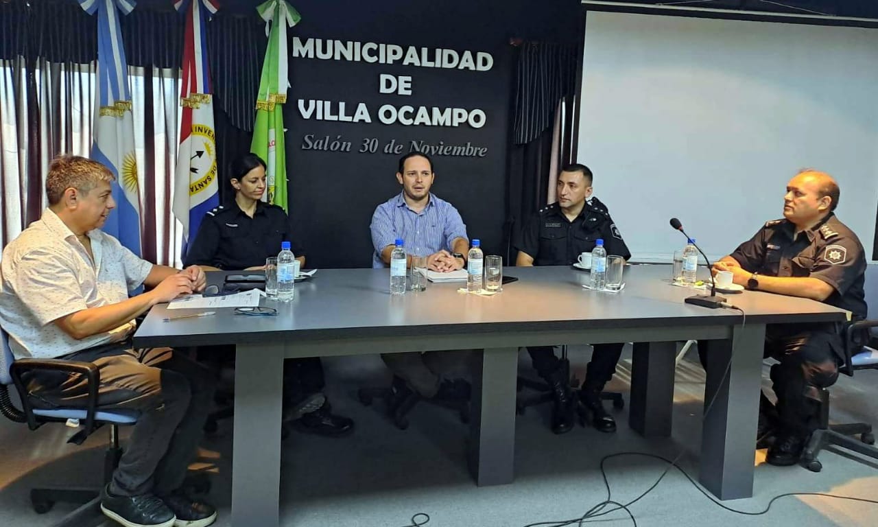 REUNIÓN CON JEFES POLICIALES