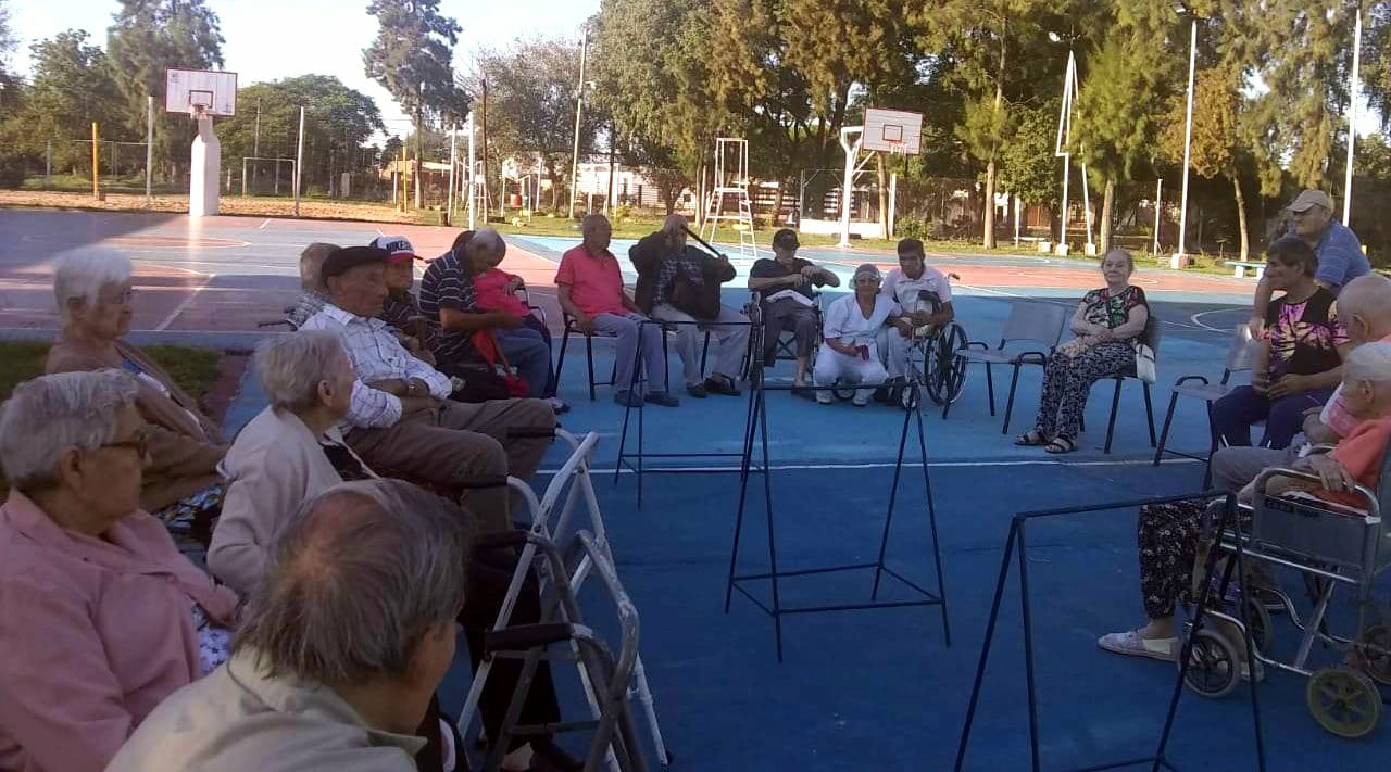 VILLA OCAMPO: JORNADA CON LOS ABUELOS DEL HOGAR DE ADULTOS MAYORES “SAN JOSÉ” EN EL COMPLEJO ARNO