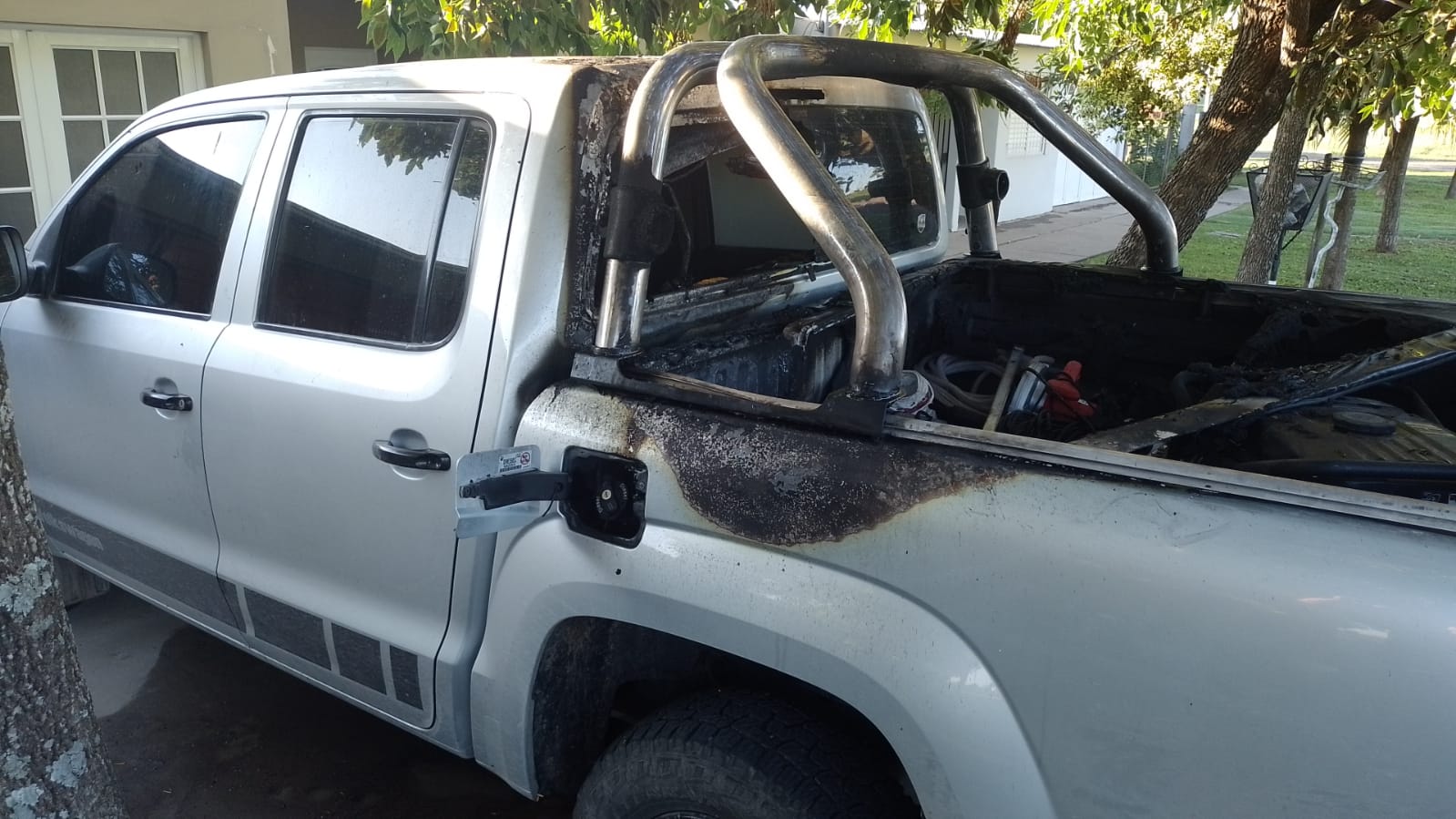 EL ARAZA: INCENDIO DE UNA CAMIONETA