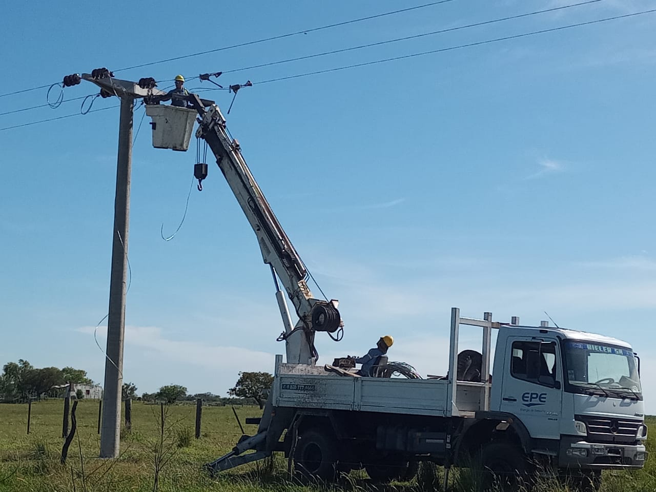 SE ENCUENTRA EN LA ETAPA FINAL LA OBRA ELÉCTRICA FLORENCIA – PUERTO PIRACUÁ