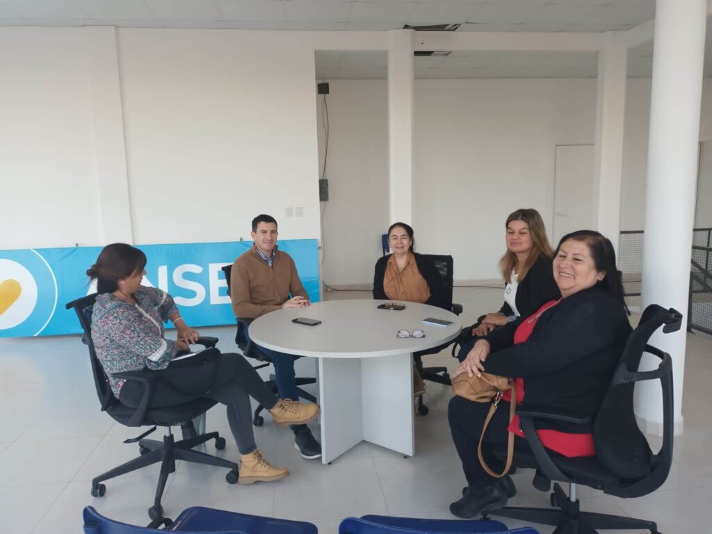 IMPORTANTE REUNIÓN ENTRE LA PRESIDENTA COMUNAL NANCI AVALOS Y  EL RESPONSABLE DE ANSES VILLA OCAMPO