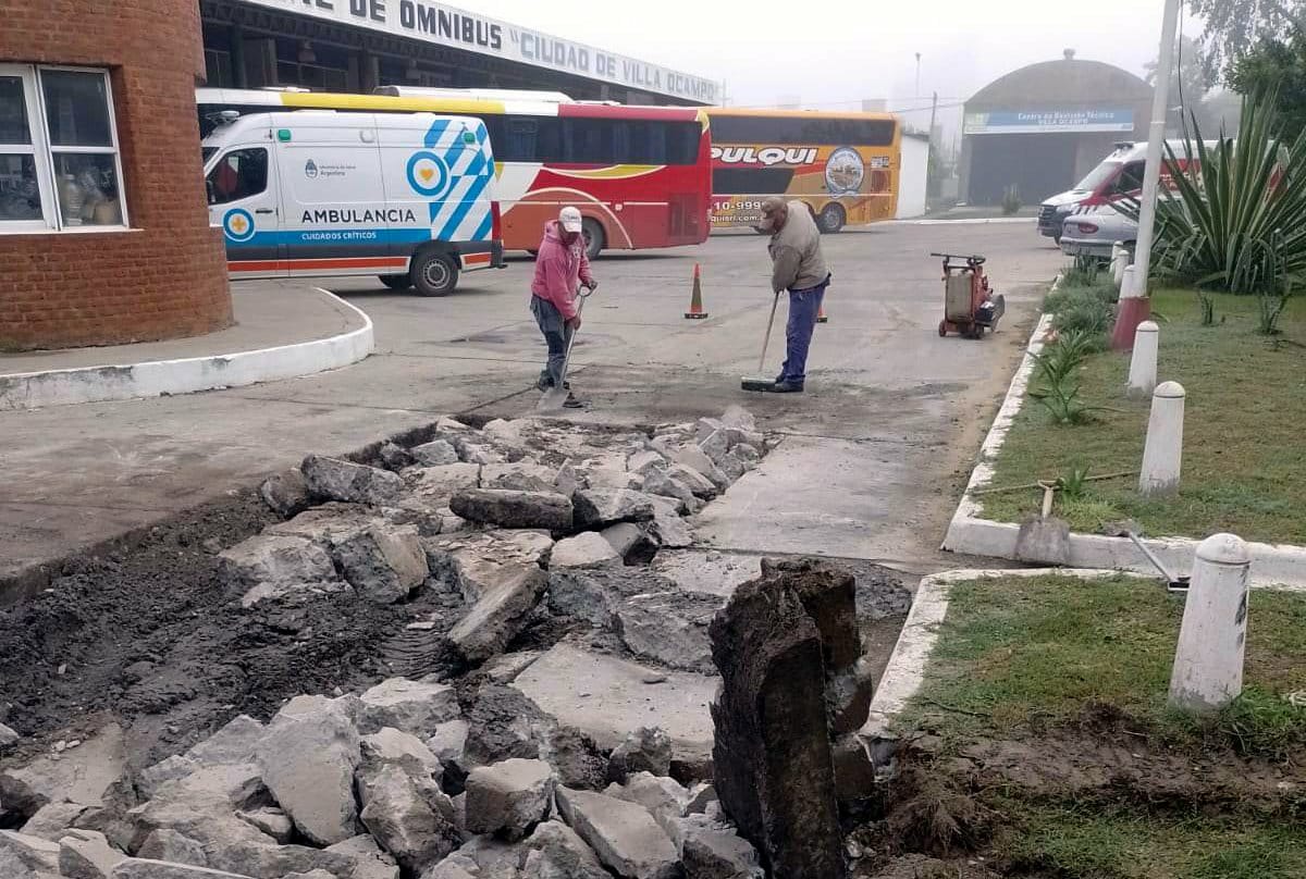 VILLA OCAMPO: TRABAJOS DE BACHEO EN EL PLAYÓN DE MANIOBRAS DE LA TERMINAL DE ÓMNIBUS