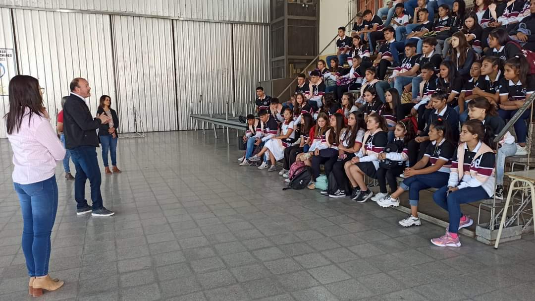 RECORRIDA POR LOS ESTABLECIMIENTOS DE NIVEL MEDIO PARA INVITAR A LA 11º FERIA DE CARRERAS