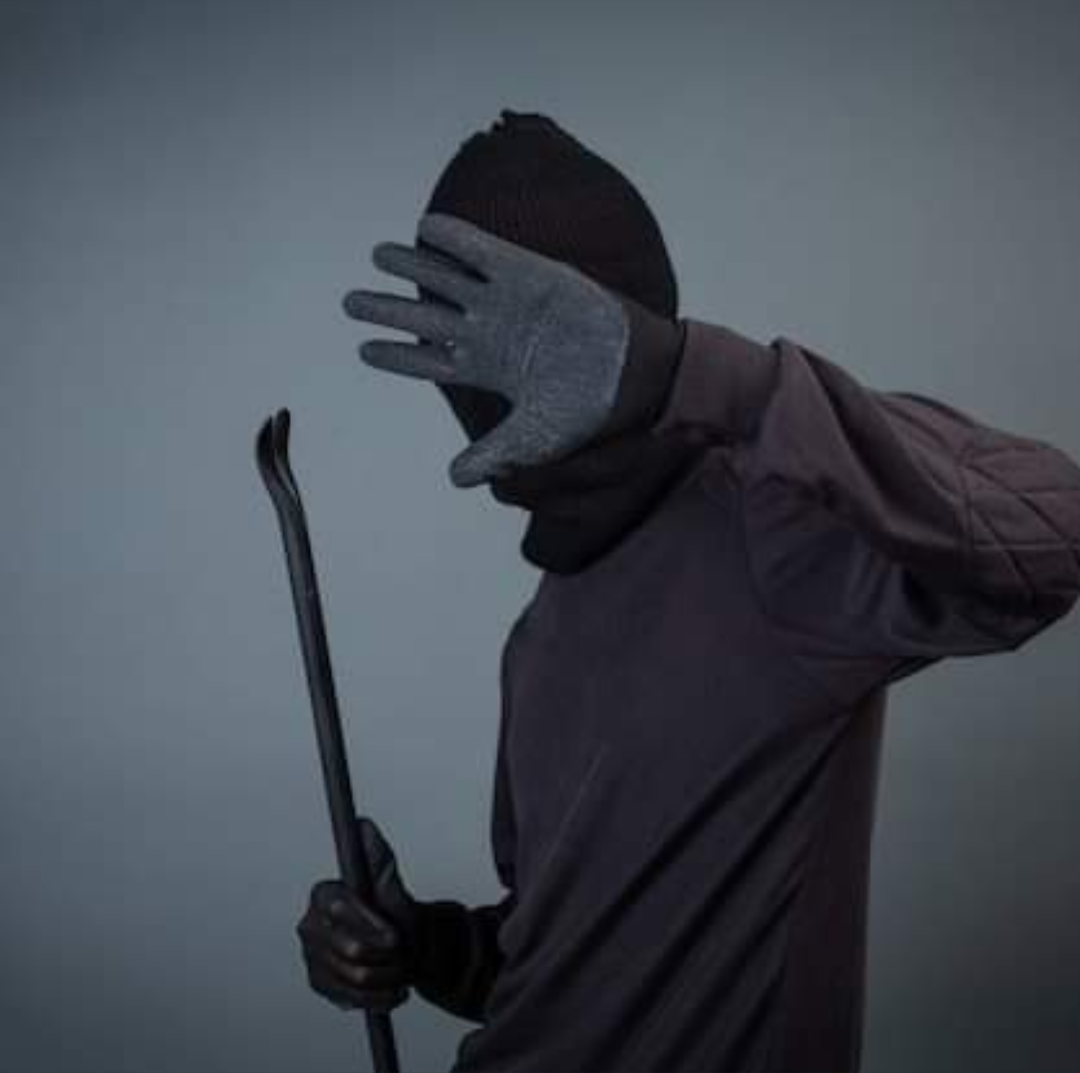 Delincuentes rompieron vidrio de la verdulería del Concejal Zarantonello