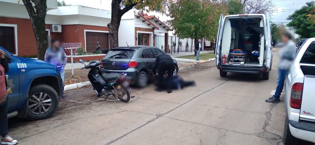 AVELLANEDA: CHOQUE ENTRE UN MOTOCICLETA Y UN AUTOMOVIL