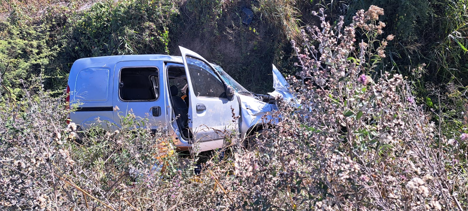 AVELLANEDA: Perdió el control y termino en el sector cuneta