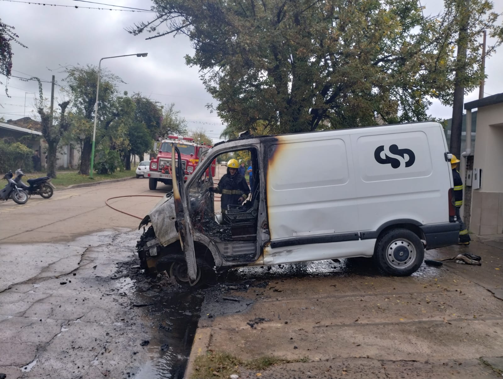 LAS TOSCAS: SE INCENDIO UN AMBULANCIA DE LA EMPRESA SAN MARTIN SALUD