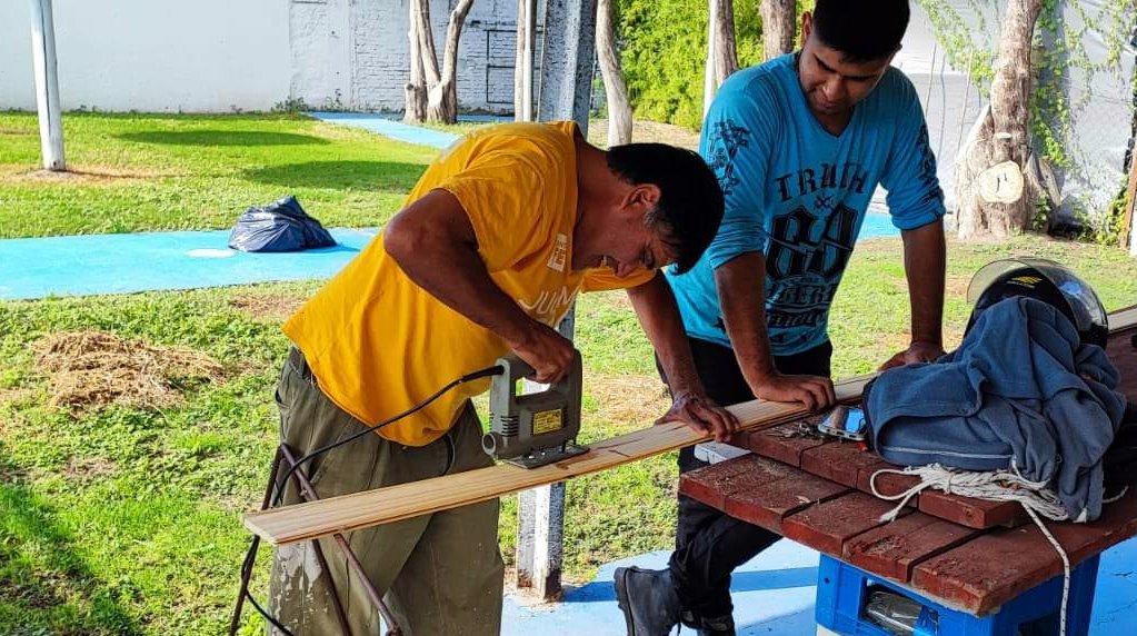 REFACCIONES EN LOS SANITARIOS DEL NATATORIO DEL JOCKEY CLUB