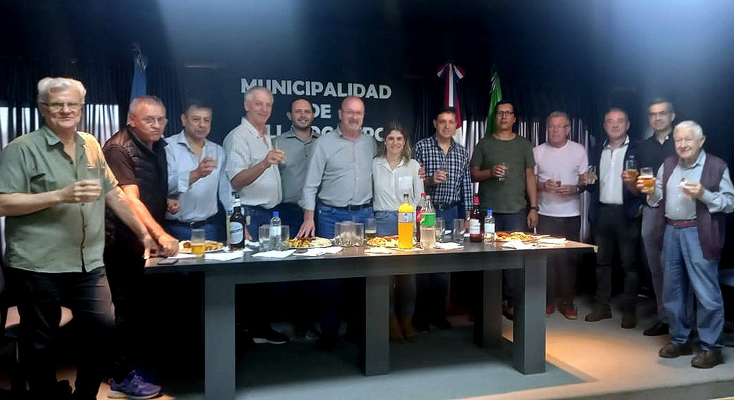 EL INTENDENTE ENRIQUE PADUÁN AGASAJÓ A LOS PERIODISTAS EN SU DÍA