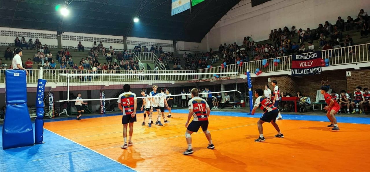 LAS SELECCIONES SANTAFESINAS DE VOLEY SUB-16 ENTRENAN EN VILLA OCAMPO