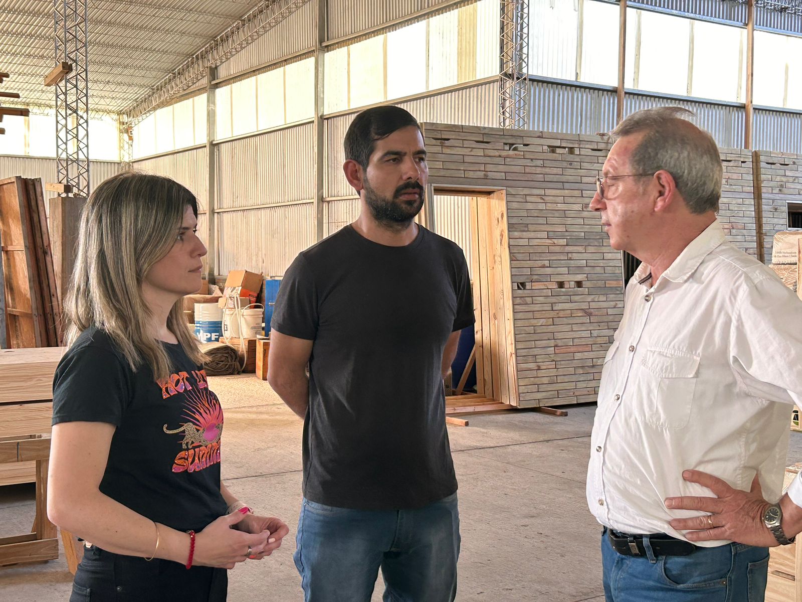 CONCEJALES DE LAS TOSCAS VISITARON UNA MODERNA PYME