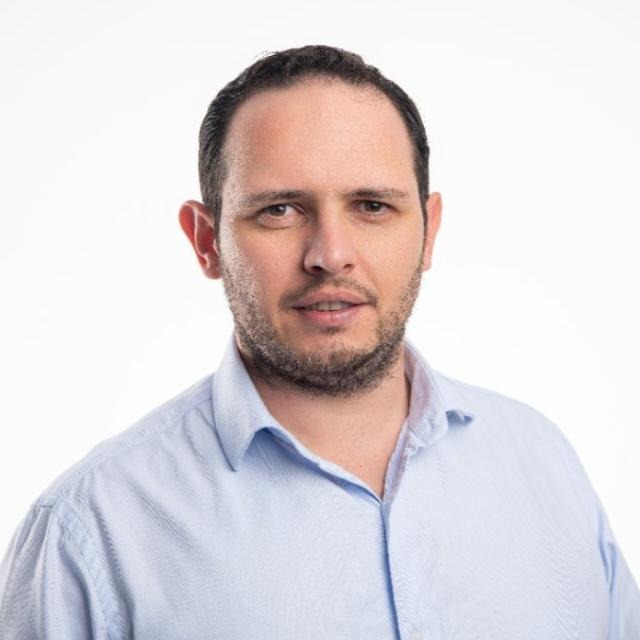 El presidente del Concejo Municipal, Profesor Cristian Marega, comunica que la Sesión Ordinaria quedo suspendida