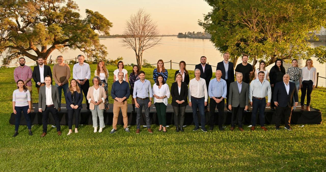 CLARA GARCÍA Y MAXIMILIANO PULLARO ENCABEZARON EL PRIMER ENCUENTRO DE UNIDOS PARA CAMBIAR SANTA FE RUMBO AL 10 DE SEPTIEMBRE