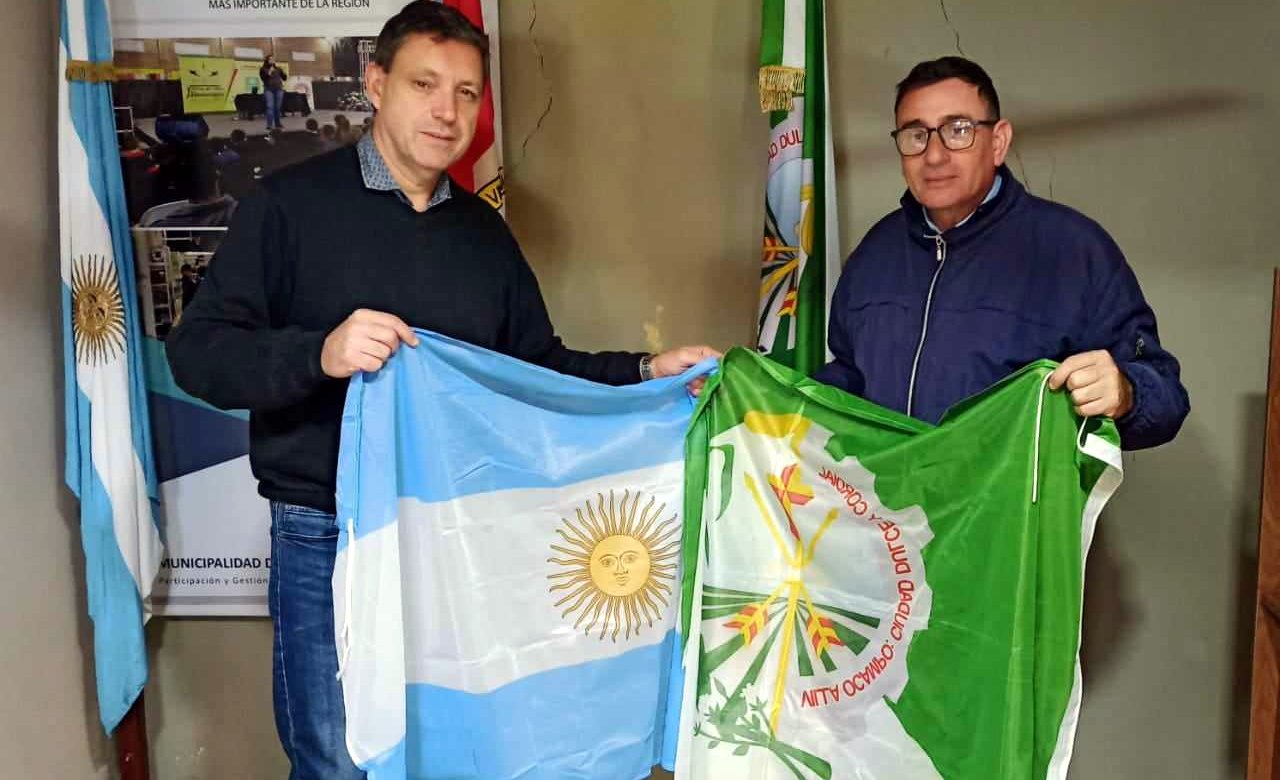 ENTREGA DE BANDERAS A UNA ENTIDAD RELIGIOSA