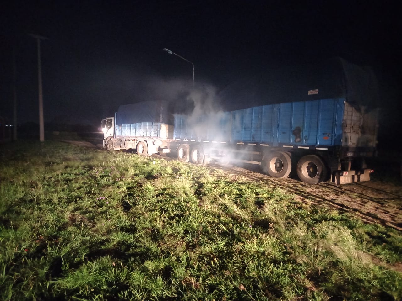 VILLA OCAMPO: Se prendió fuego acoplado que contenía carga de carbón .