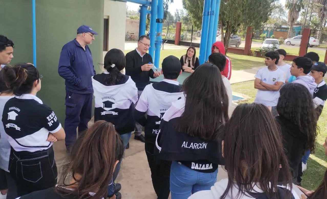 ALUMNOS SECUNDARIOS VISITARON LA PLANTA DE AGUA POTABLE