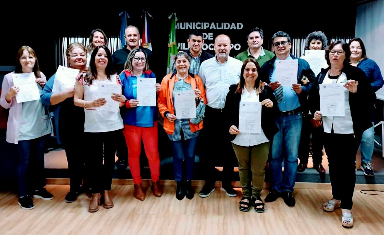 SE FORMALIZÓ LA ENTREGA DE LA ÚLTIMA PARTIDA DEL FAE A LAS ESCUELAS OFICIALES