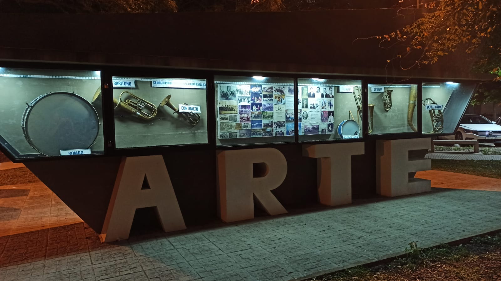 EXPOSICIÓN DE FOTOS HISTÓRICAS DE LA CIUDAD E INSTRUMENTOS DE LA BANDA DE MÚSICA “CIUDAD DE VILLA OCAMPO”