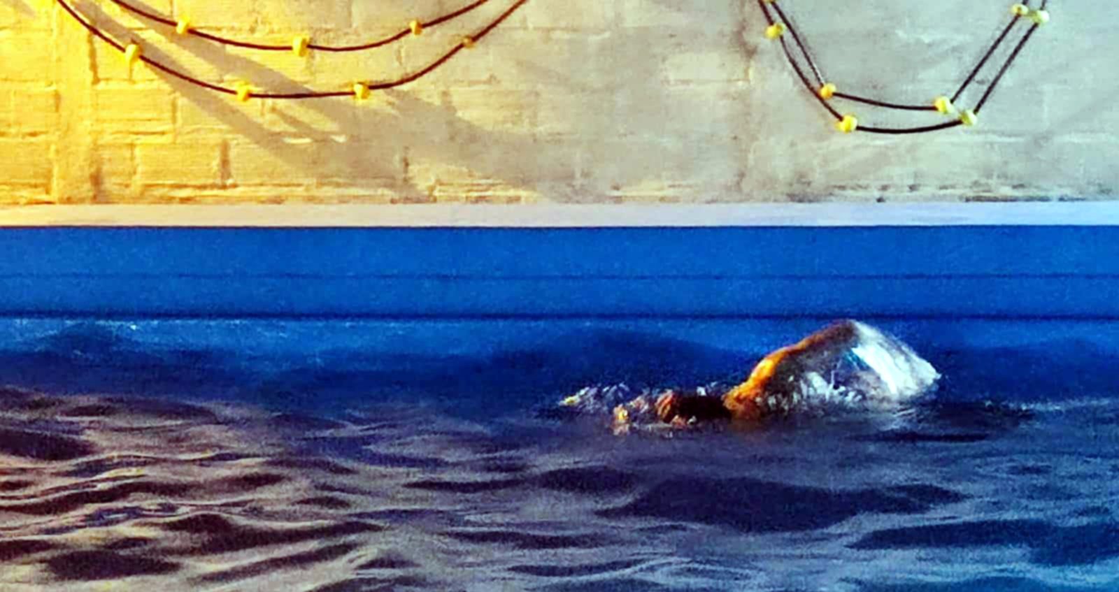 BOMBEROS VOLUNTARIOS SE ENTRENAN EN EL NATATORIO DEL JOCKEY CLUB