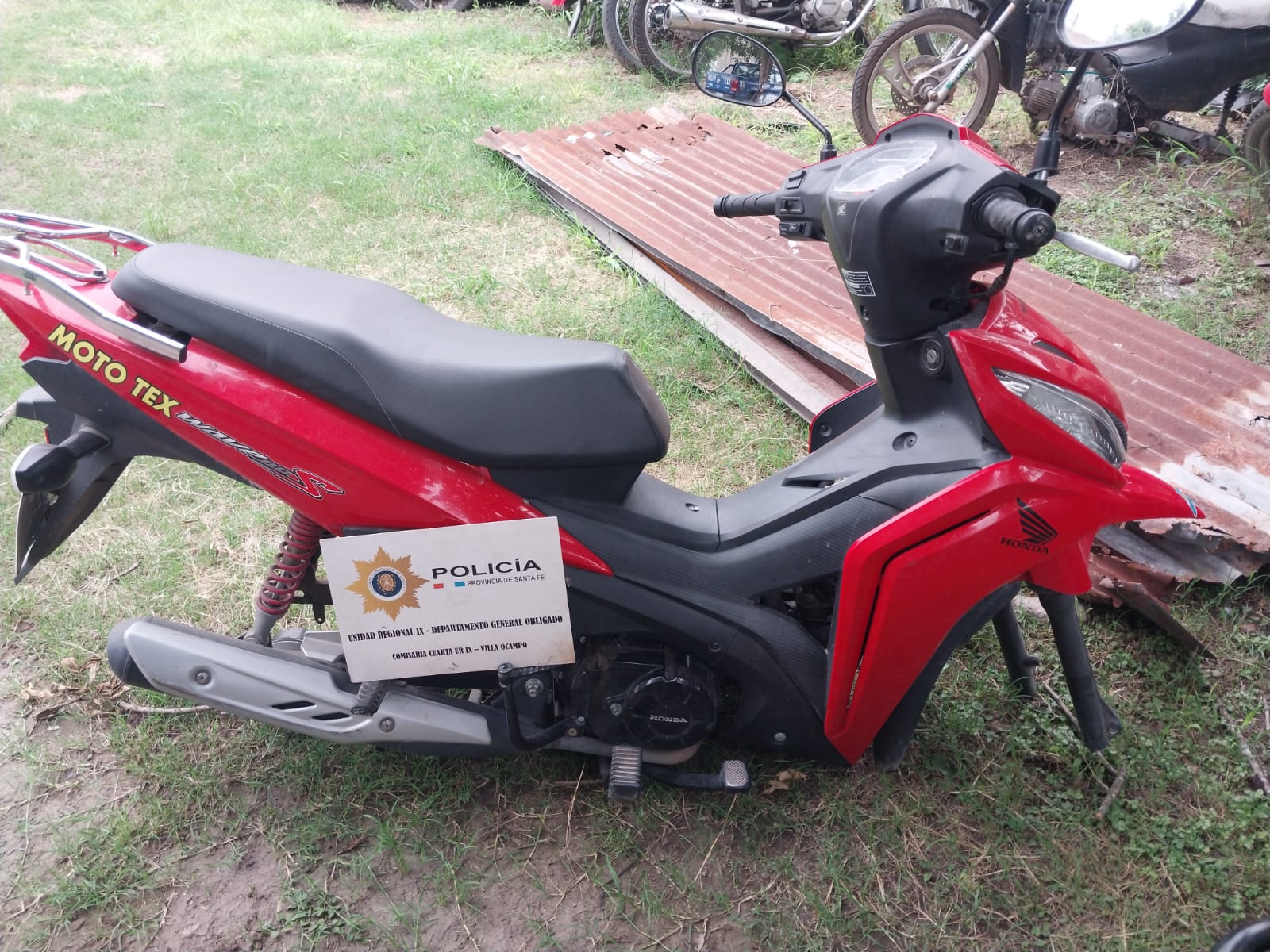 VILLA OCAMPO: HALLAN EN ESTADO DE ABANDONO UNA MOTOCICLETA