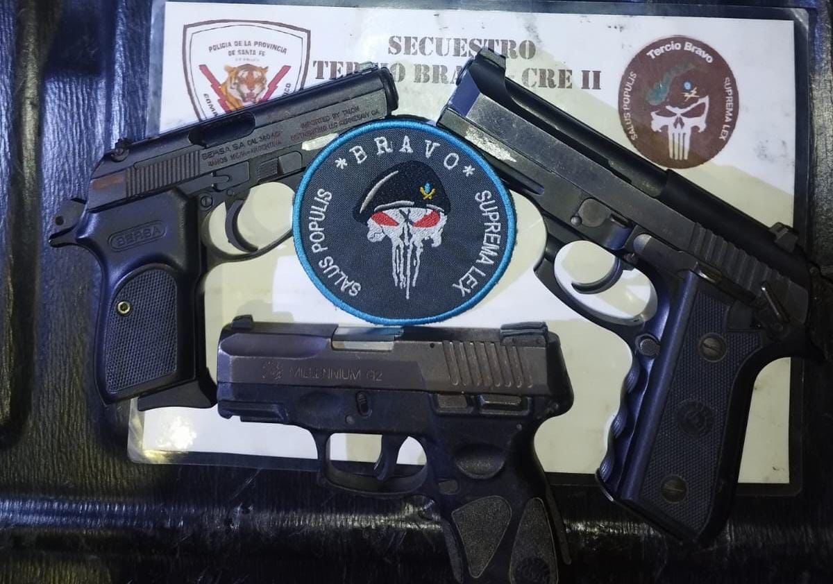 Rosario: la Policía detuvo a un hombre con tres armas de fuego y una nota intimidatoria