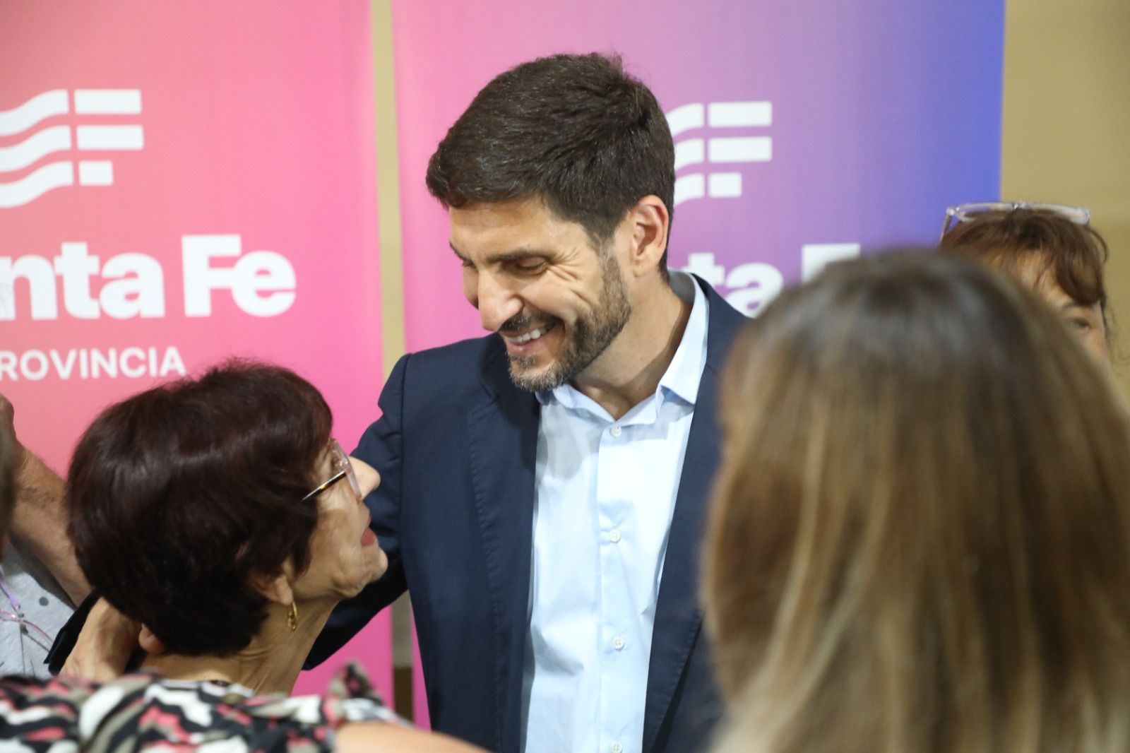 Pullaro entregó escrituras de viviendas en Helvecia y San Javier