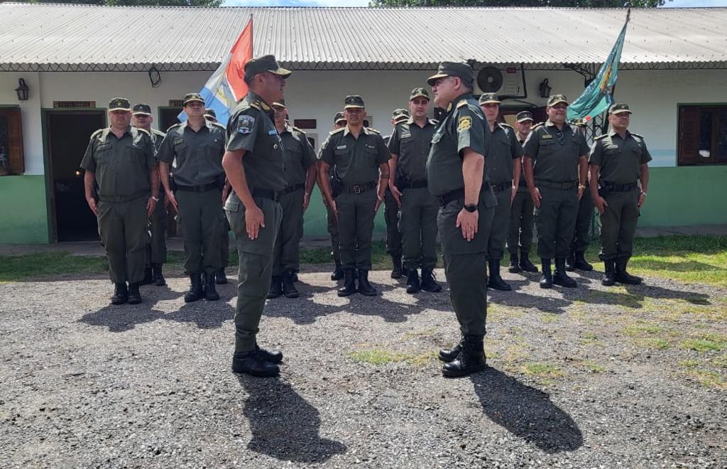 El Director General de Seguridad Rural “Los Pumas” Director de Policia Adrian Luis Roland realizo en el dia de la fecha la puesta en funciones y posesión de cargo del nuevo Sub Director Zona Sur de esta Institución, Director de Policía Fernando H. Demasi