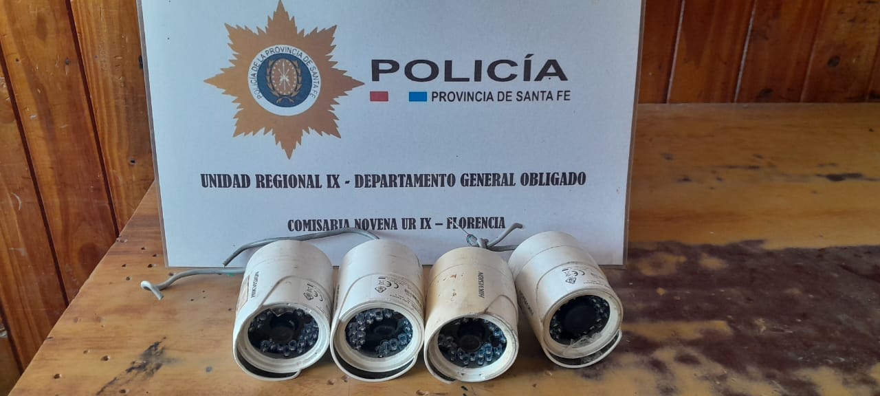 FLORENCIA: DOS MENORES DE EDAD ROBARON CUATRO CAMARAS DE SEGURIDAD DE UNA ESCUELA
