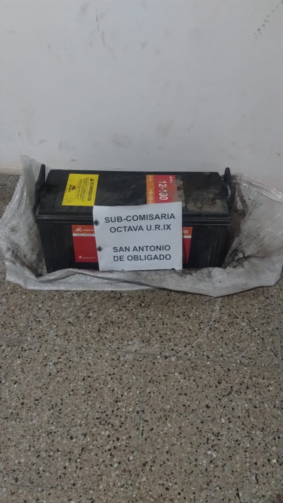 SAN ANTONIO DE OBLIGADO: DOS LADRONES FUERON CAPTADOS ROBANDO UNA BATERIA