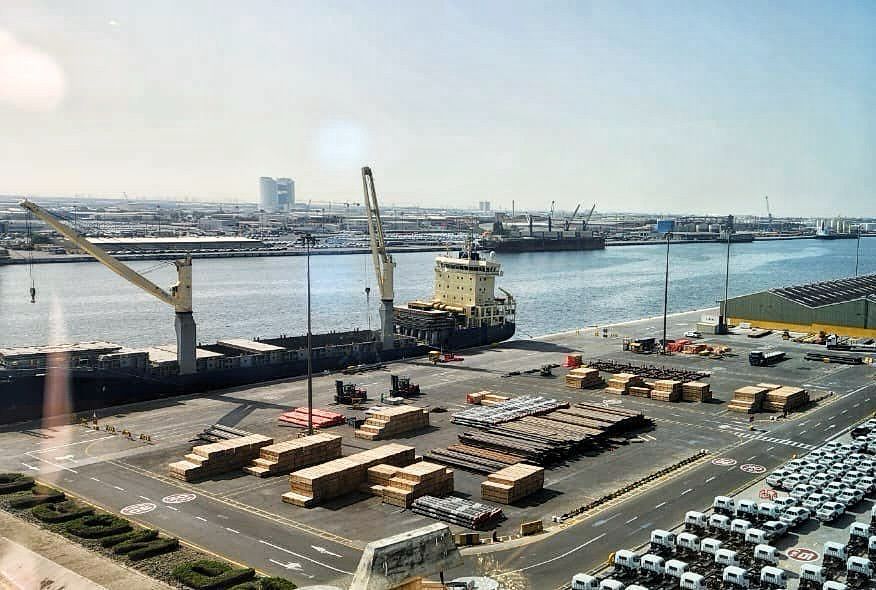 Puccini recorrió la zona franca de Jebel Ali en Emiratos Árabes