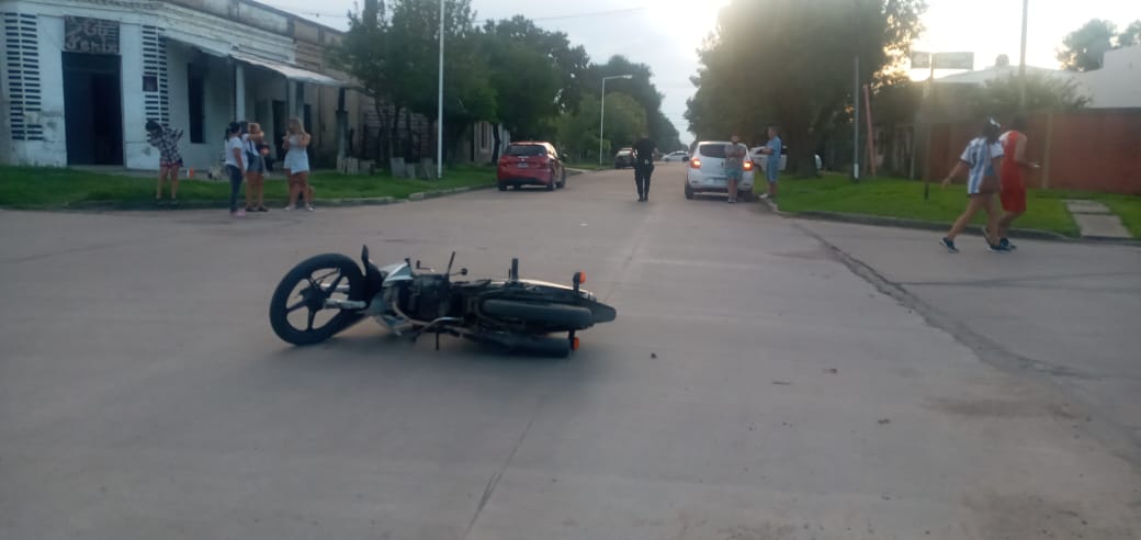 VILLA OCAMPO: ACCIDENTE ENTRE AUTO Y MOTO.