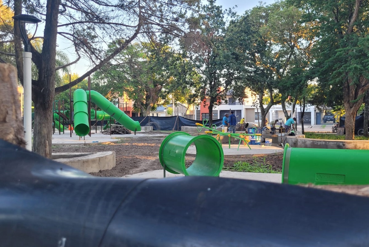 VILLA OCAMPO: ESTA PROHIBIDO EL INGRESO A LA OBRA EN CONSTRUCCIÓN DE LOS JUEGOS DE PLAZA BELGRANO