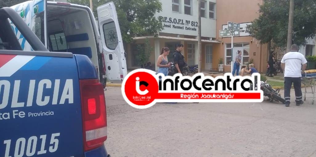 Las Toscas: En pleno semáforo Chocaron dos motos.