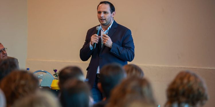 Villa Ocampo: RAMCC: EL INTENDENTE MAREGA EXPUSO EN LA VI ASAMBLEA DE INTENDENTES