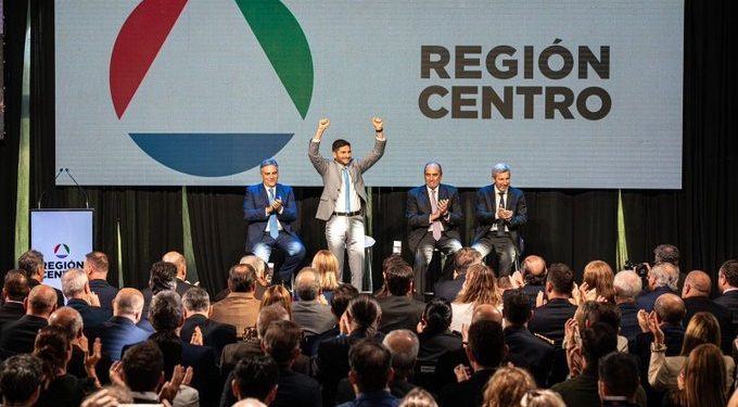 VILLA OCAMPO: EL INTENDENTE ACOMPAÑÓ LA ASUNCIÓN DEL GOBERNADOR COMO PRESIDENTE PRO TEMPORE DE LA REGIÓN CENTRO