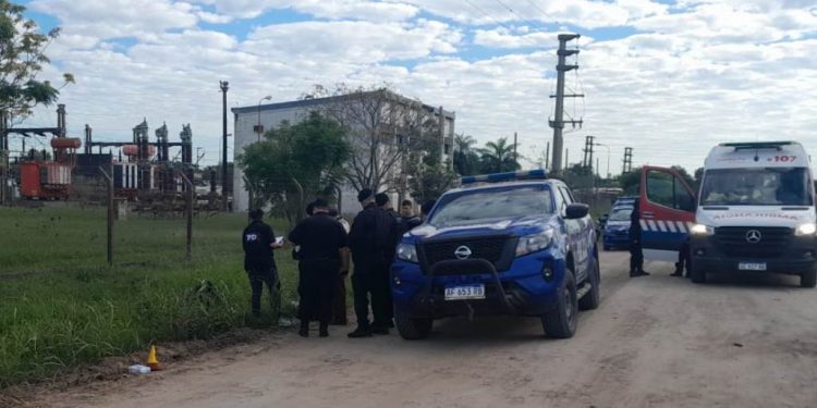 RECONQUISTA: El cuerpo de una mujer de 22 años fue encontrado sin vida junto a una motocicleta, frente a la EPE.